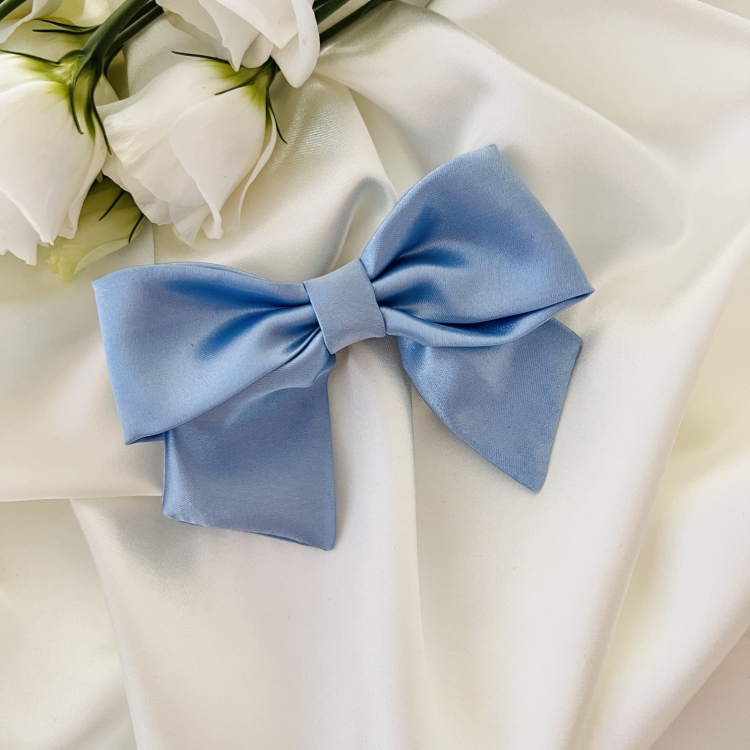 kokarda-do-wlosow-ozdoba-na-spince-krokodylek-na-gumce-tradycyjnej-niebieska-blekitna-jasna (1).JPG