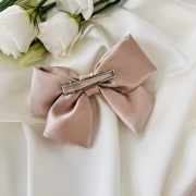 kokarda-do-wlosow-ozdoba-na-spince-krokodylek-na-gumce-tradycyjnej-bezowa-neutralna (1).JPG