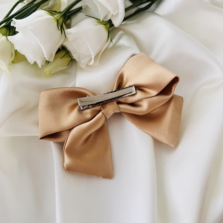 kokarda-do-wlosow-ozdoba-na-spince-krokodylek-na-gumce-tradycyjnej-zlota-neutralna (1).JPG