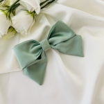 Mała kokarda do włosów Na spince Szałwia