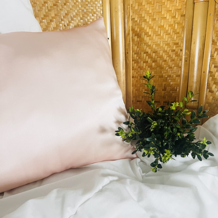 jedwabnna-poszewka-satynowa-na-poduszke-do-spania-40x40-50x60-popularne-rozmiary-ikea-wlosomaniaczka-jaka-poszewka-na-poduszke (7).JPG