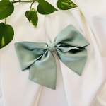 Duża kokarda do włosów Na spince Szałwiowa