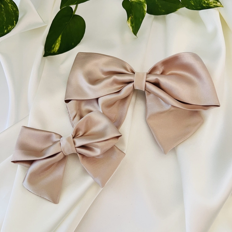 kokarda-duza-do-wlosow-na-duzej-spince-satynowa-jedwabna-wiskozowa-w-kwiaty-czerwona-niebieska-czarna-bezowa-brazowa-rozowa (60).JPG