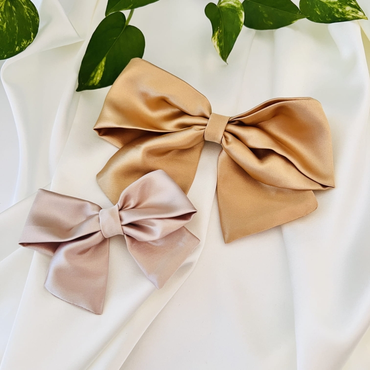 kokarda-duza-do-wlosow-na-duzej-spince-satynowa-jedwabna-wiskozowa-w-kwiaty-czerwona-niebieska-czarna-bezowa-brazowa-rozowa (59).JPG