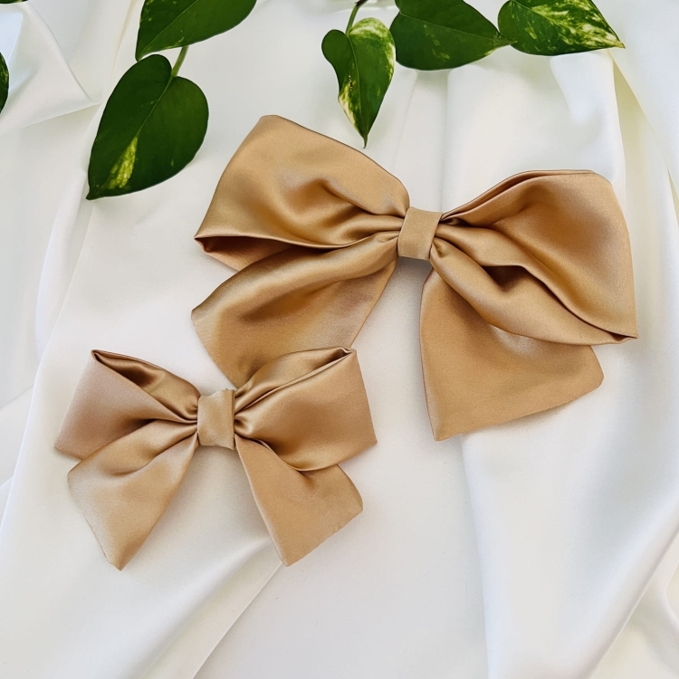 kokarda-duza-do-wlosow-na-duzej-spince-satynowa-jedwabna-wiskozowa-w-kwiaty-czerwona-niebieska-czarna-bezowa-brazowa-rozowa (83).JPG