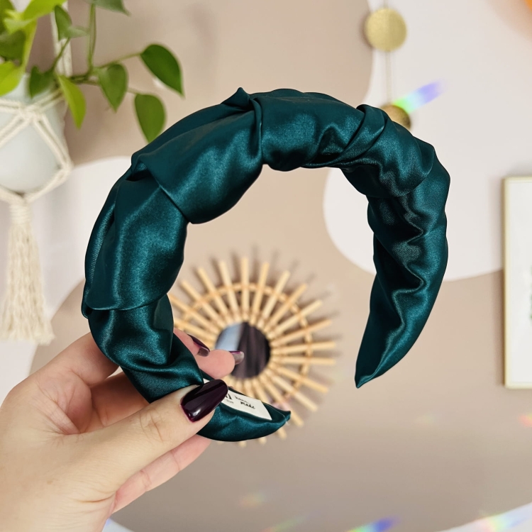 opaska-do-wlosow-szalwiowa-zielona-marszczona-najlepsza-satynowa-butelkowa-zielen (1).JPG