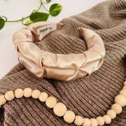 opaska-do-wlosow-bezowa-zlota-brazowa-neutralna-marszczona-z-satyny-najlepsza-dla-wlosow (2).JPG