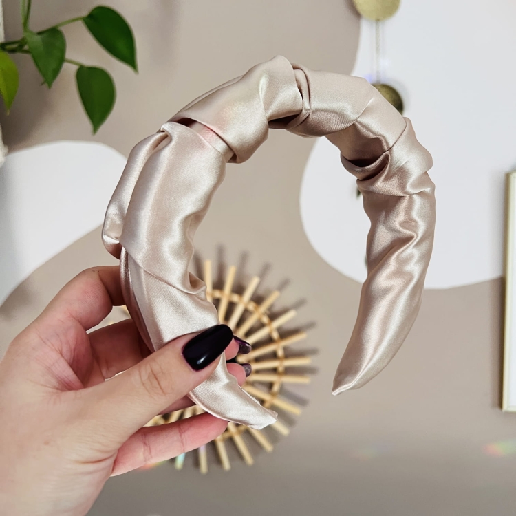 opaska-do-wlosow-bezowa-zlota-brazowa-neutralna-marszczona-z-satyny-najlepsza-dla-wlosow (6).JPG