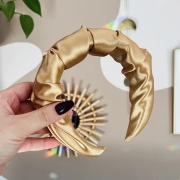 opaska-do-wlosow-bezowa-zlota-brazowa-neutralna-marszczona-z-satyny-najlepsza-dla-wlosow (7).JPG