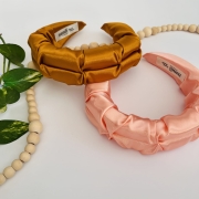 opaska-miodowa-do-wlosow-lososiowa-pomaranczowa-pastelowa-satynowa-marszczona (4).JPG