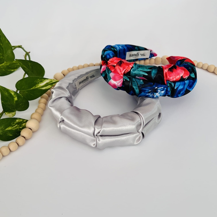 opaska-do-wlosow0szara-marszczona-kolorowa-chabrowa-w-kwiaty (4).JPG