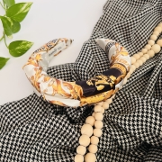 opaska-marszczona-do-wlosow-na-glowe-biala-komunijna-jak-versace-wzorzysta (3).JPG