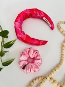 opaska-do-wlosow-satynowa-jedwabna-rozowa-hot-pink-dla-dziewczynki-uniwersalna-marszczona (10).JPG