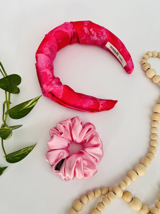 opaska-do-wlosow-satynowa-jedwabna-rozowa-hot-pink-dla-dziewczynki-uniwersalna-marszczona (10).JPG