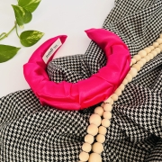 opaska-do-wlosow-satynowa-jedwabna-rozowa-hot-pink-dla-dziewczynki-uniwersalna-marszczona (4).JPG
