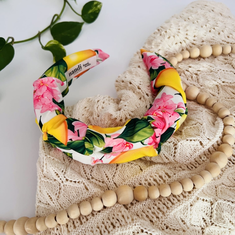 opaska-na-glowe-rozowa-wiskozowa-w-cytrynki-amalfi-wakacyjna (1).JPG