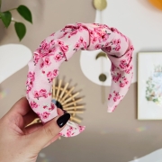 opaska-na-glowe-rozowa-wiskozowa-satynowa-kolorowa-w-kwiatki (1).JPG