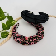 opaska-na-glowe-czarna-w-kwiatki-satynowa-krepa-do-wlosow-kosmetyczna-marszczona (4).JPG