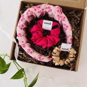 zestaw-na-prezent-z-opaska-do-wlosow-i-gumkami-scrunchie-box-gotowy-do-wreczenia (1).JPG