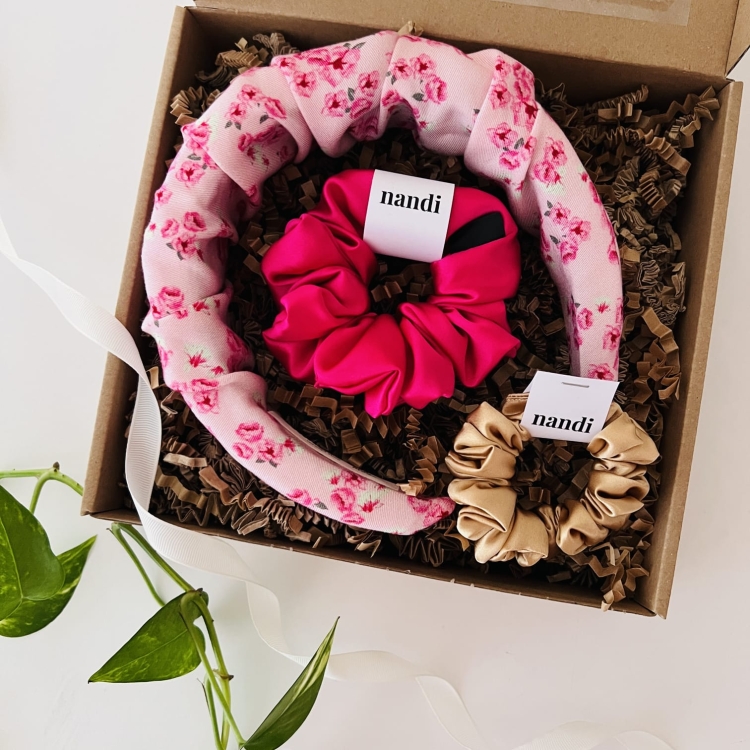 zestaw-na-prezent-z-opaska-do-wlosow-i-gumkami-scrunchie-box-gotowy-do-wreczenia (1).JPG