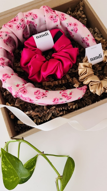 zestaw-na-prezent-z-opaska-do-wlosow-i-gumkami-scrunchie-box-gotowy-do-wreczenia (2).JPG