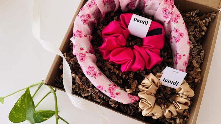 zestaw-na-prezent-z-opaska-do-wlosow-i-gumkami-scrunchie-box-gotowy-do-wreczenia (3).JPG