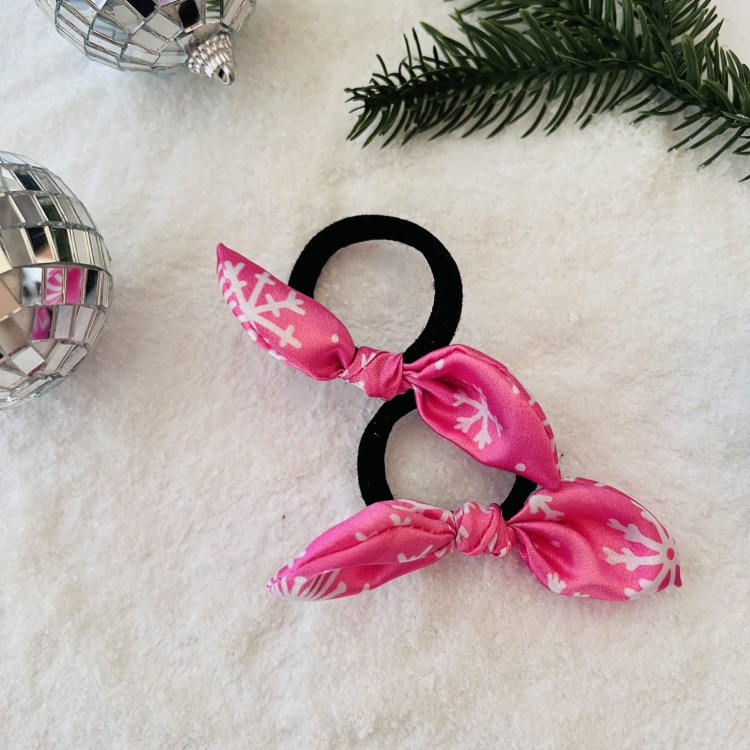 kokarda-do-wlosow-na-spince-gumce-mala-duza-zimowa-swiateczny-wzor-motyw-sniezynek-rozowy-kolor-na-prezent (10).JPG