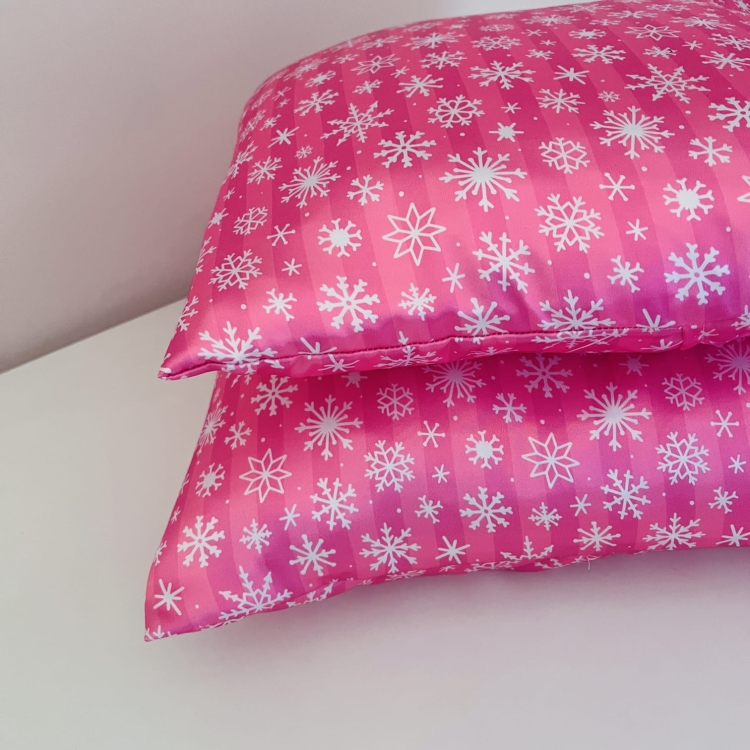 satynowa-poszewka-na-poduszke-do-spania-najlepsza-swiateczny-wzor-zimowy-motyw-prezent-dla-wlosomaniaczki-dziewczyny-mamy-przyjaciolki (1).JPG