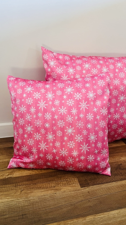 satynowa-poszewka-na-poduszke-do-spania-najlepsza-swiateczny-wzor-zimowy-motyw-prezent-dla-wlosomaniaczki-dziewczyny-mamy-przyjaciolki (8).JPG
