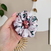 gumka-scrunchie-do-wlosow-swiateczna-zimowa-krismasowa-bezowa-neutralna-roslinna-autorski-wzor (3).JPG