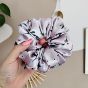 gumka-scrunchie-do-wlosow-swiateczna-zimowa-krismasowa-bezowa-neutralna-roslinna-autorski-wzor (2).JPG