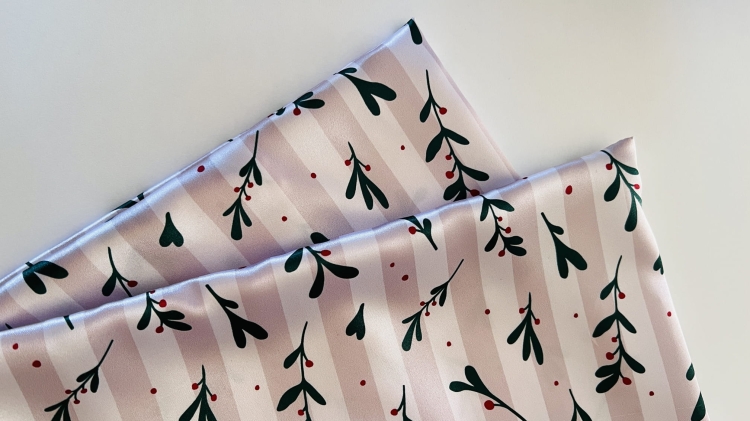 poszewka-swiateczna-na-poduszke-satynowa-do-spania-do-wlosow-najlepsza-zimowa-galazki-christmas-decor (13).JPG