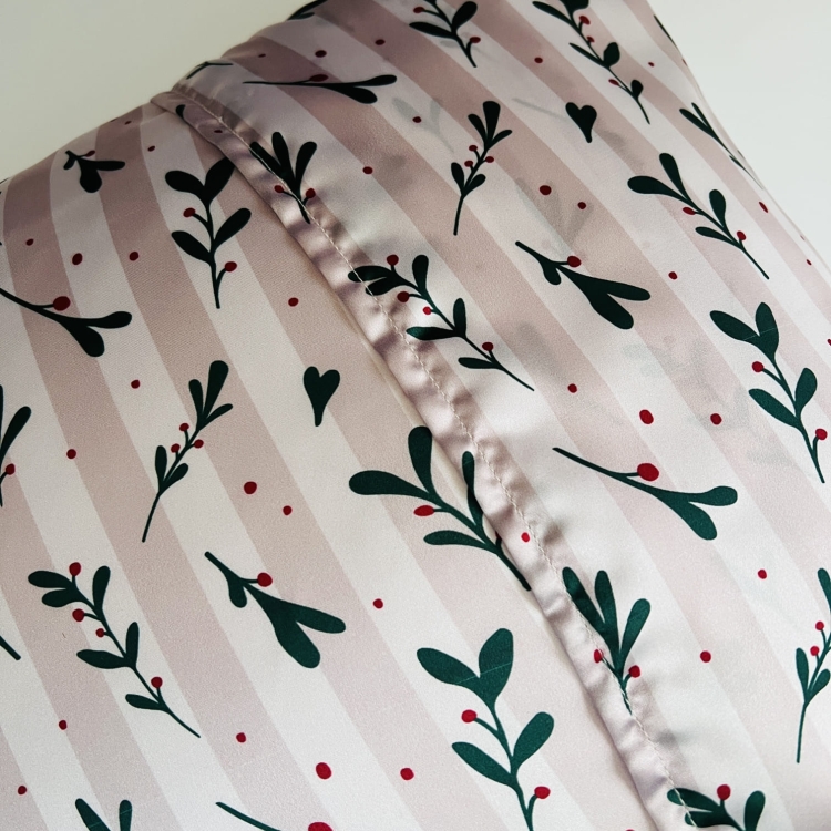 poszewka-swiateczna-na-poduszke-satynowa-do-spania-do-wlosow-najlepsza-zimowa-galazki-christmas-decor (5).JPG