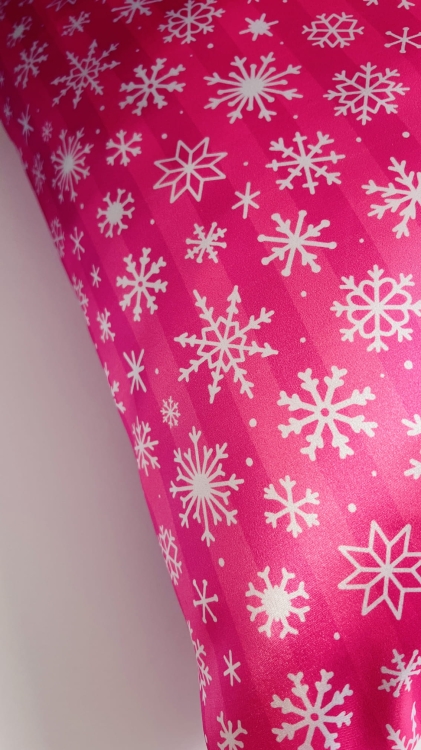 satynowa-poszewka-na-poduszke-do-spania-najlepsza-swiateczny-wzor-zimowy-motyw-prezent-dla-wlosomaniaczki-dziewczyny-mamy-przyjaciolki (3).JPG