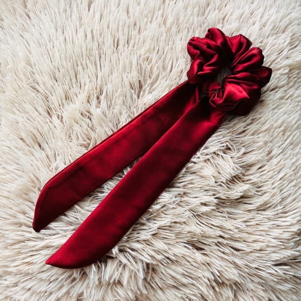 gumka-do-wlosow-z-satyny-ze-wstazka-bordo (4).jpg