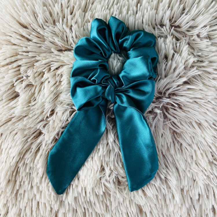 gumka-do-wlosow-z-satyny-ze-wstazka-szmaragdowa (5).jpg