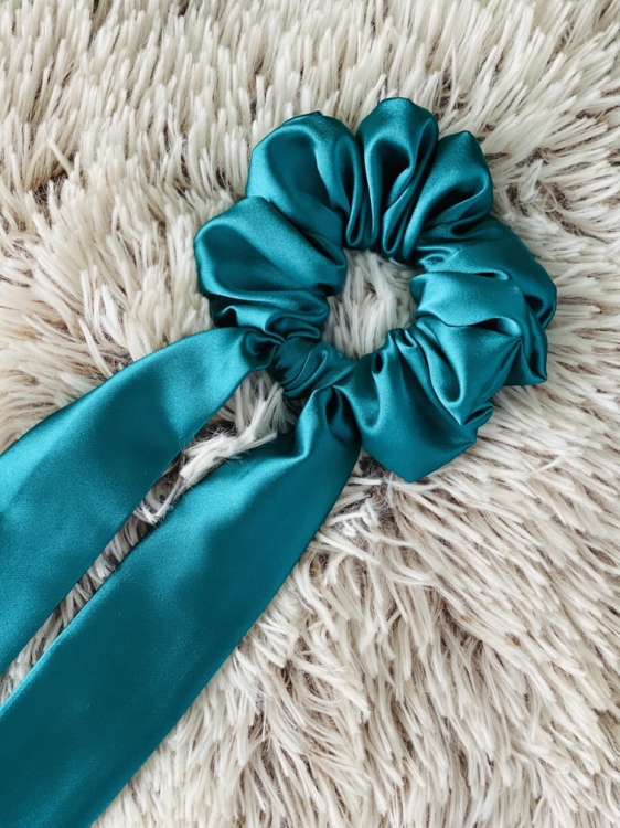 gumka-do-wlosow-z-satyny-ze-wstazka-szmaragdowa (3).jpg
