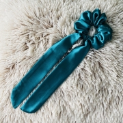 gumka-do-wlosow-z-satyny-ze-wstazka-szmaragdowa (4).jpg