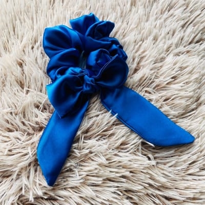 gumka-niebieska-do-wlosow-ze-wstazka-dluga-nandi (1).jpeg