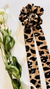 tkanina-satyna-panterka-gumka-do-wlosow-nandi-concept-store-jedyna-taka-ze-wstazka-scrunchie (4).jpg