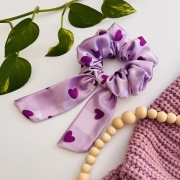 gumka-scrunchie-satynowa-jedwabista-fioletowa-w-serca-kratka-autorski-wzow (9).JPG