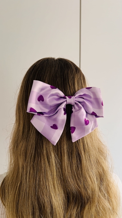 autorski-wzor-satyna-akcesoria-do-wlosow-serduszka-fioletowe-modelka-opaska-gumka-scrunchie-poszewka (5).JPG