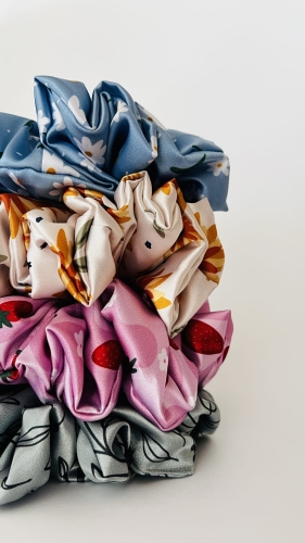 wiosenna-kolekcja-akcesoriow-do-wlosow-handmade-satynowe-gumki-scrunchie-do-wlosow-czepki-opaski-poszewki-kokardy-nandi (12) — kopia.JPG