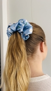 gumka-do-wlosow-scrunchies-stokrotki-niebieskie-satyna-dla-wlosow-najlepsza-autorski-wzor (6).JPG