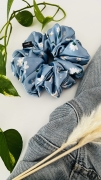gumka-do-wlosow-scrunchies-stokrotki-niebieskie-satyna-dla-wlosow-najlepsza-autorski-wzor (8).JPG