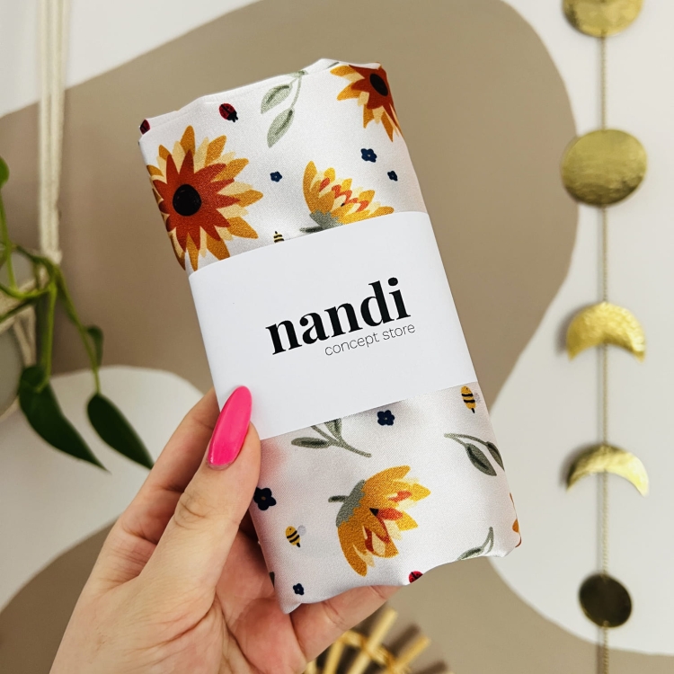 poszewka-do-wlosow-satynowa-jedwabista-w-kwiatki-kwiaty-sloneczniki-autorski-wzor (1).JPG