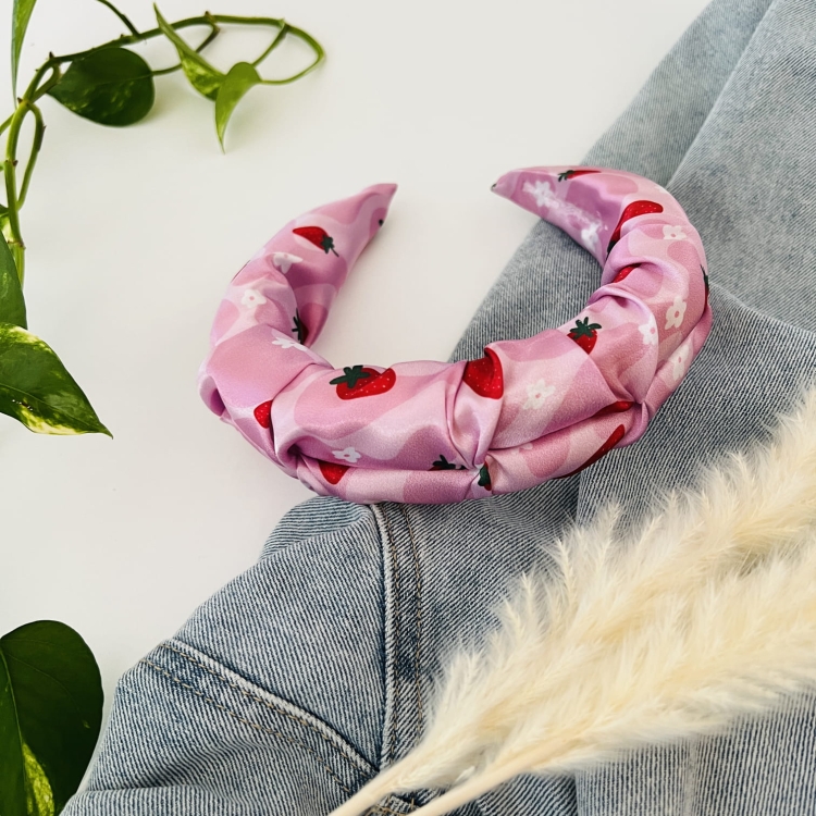 opaska-do-wlosow-marszczona-satynowa-w-truskawki-berry-delikatna-z-okularami (5).JPG