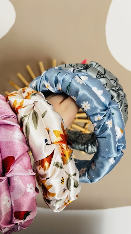 wiosenna-kolekcja-akcesoriow-do-wlosow-handmade-satynowe-gumki-scrunchie-do-wlosow-czepki-opaski-poszewki-kokardy-nandi (12) — kopia.JPG