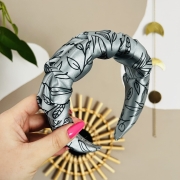 opaska-marszczona-zielona-szalwiowa-plant-mom-w-galazki-liscie-na-glowe-wlosy-na-formie-pianka (3).JPG