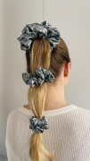 gumka-satynowa-jedwabista-zielona-scrunchie-skranczi-duza-xxl-mini-mala (5).JPG
